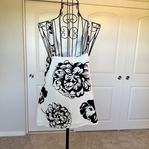 Banana Republic Tank Top - NWOT - Picture 4 of 7